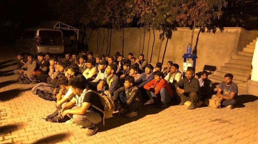 Van’da 52 Kaçak Göçmen Yakalandı