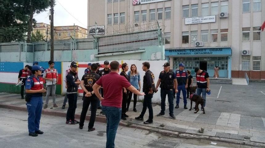 İstanbul Polisi İle İstanbul Jandarmasından Okul Önlerinde Ortak Uygulama