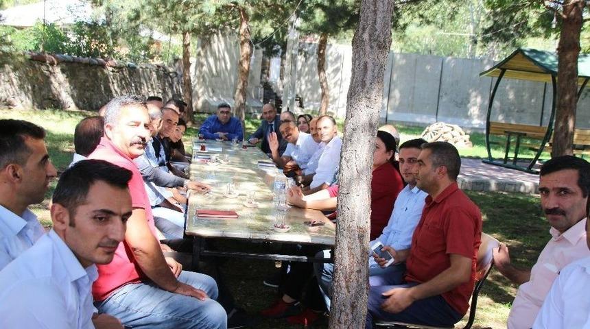 Varto Kaymakamı &Ccedil;etin, Okul M&uuml;d&uuml;rleri İle Bir Araya Geldi