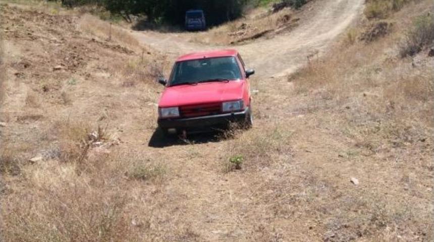 Firari Asker İle Arkadaşı &Ccedil;aldıkları Otomobilin Lastikleri Patlayınca Yakalandı