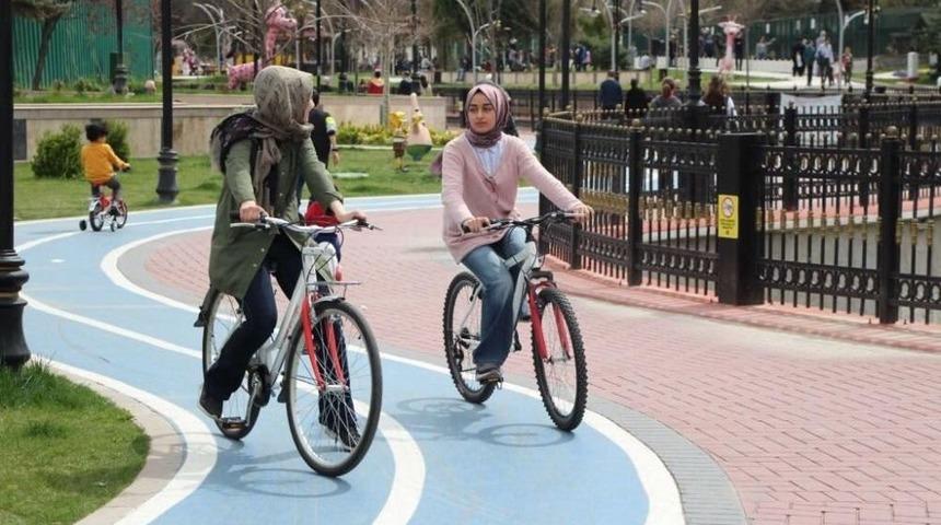 Ke&ccedil;i&ouml;renli Bisikleti &Ccedil;ok Sevdi