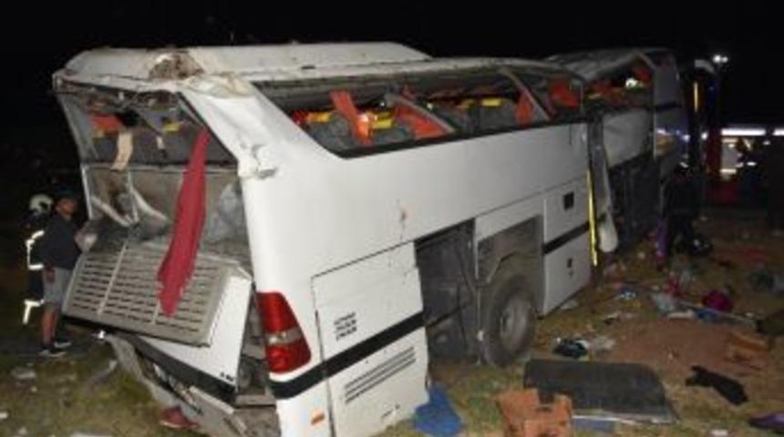 Aksaray&rsquo;daki Otob&uuml;s Kazasında 1 Kişi Hayatını Kaybetti