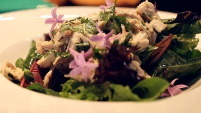 Tavuk salatası nasıl servis edilir?