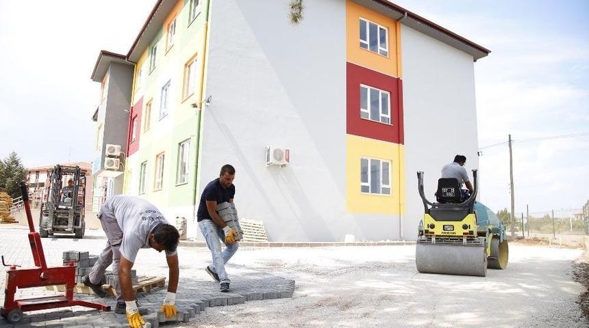 Döşemealtı Belediyesi’nden Yeni Eğitim Yılı Öncesi Okullara Bakım