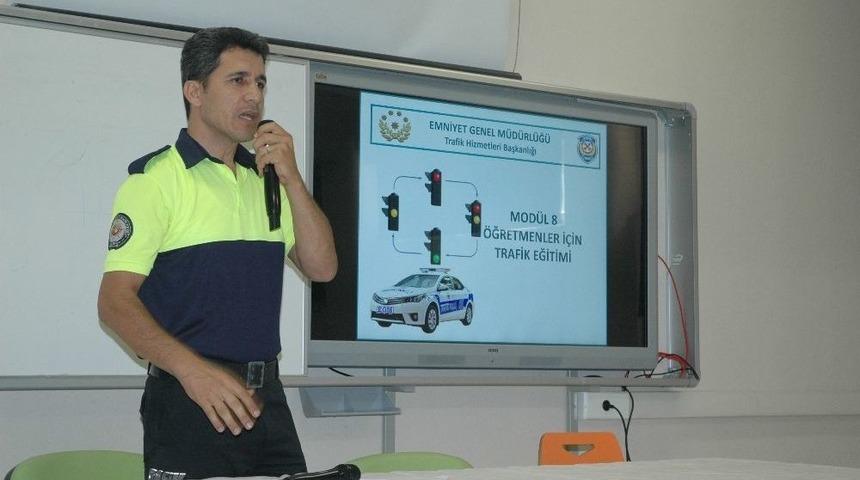 &Ouml;ğretmenlere Trafik Eğitimi Verildi.