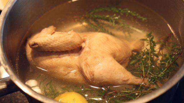 Tavuk salatasının malzemeleri nelerdir?