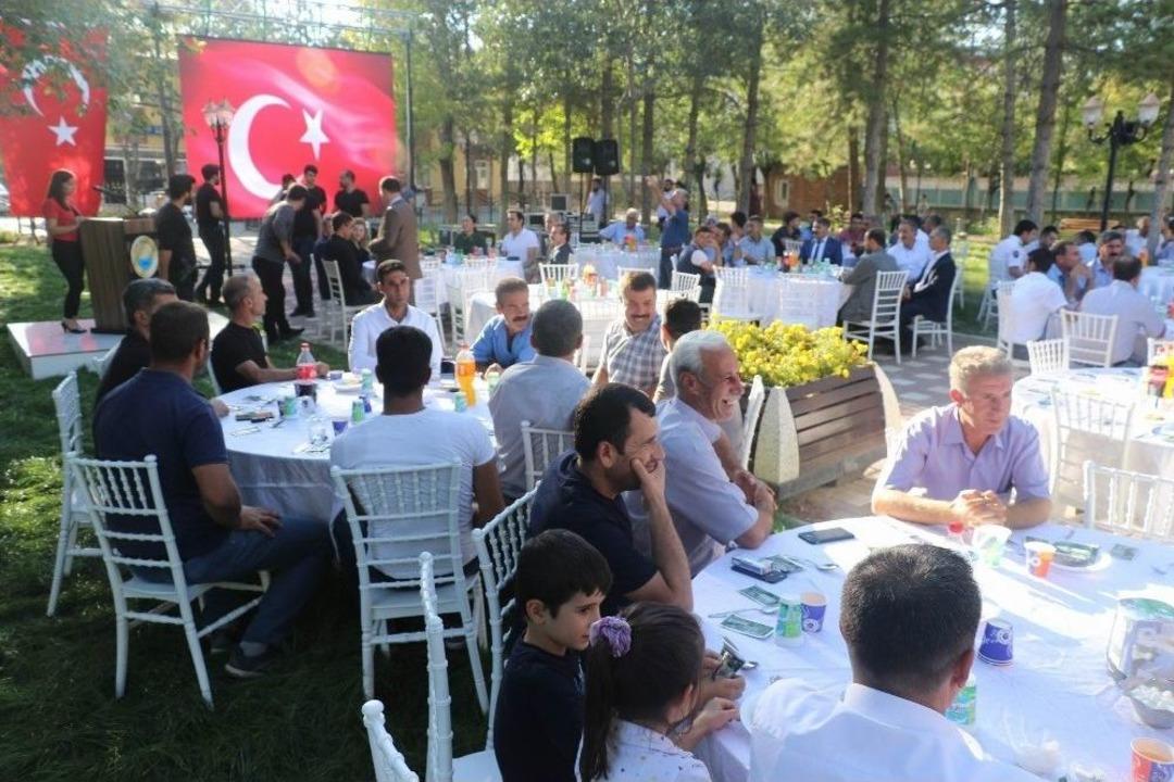 Kayyuma H&uuml;z&uuml;nl&uuml; Veda