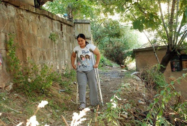 (özel Haber) Yol Yapılmazsa İlayda Okula Gidemeyecek G1