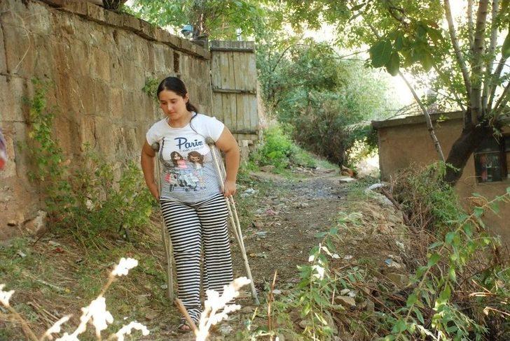 (özel Haber) Yol Yapılmazsa İlayda Okula Gidemeyecek G2