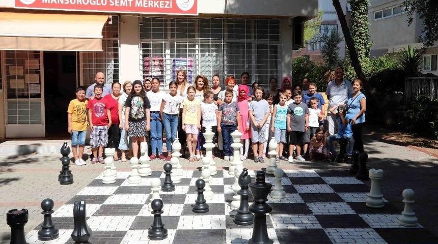 Bayraklı&rsquo;da &lsquo;sokakta Satran&ccedil;&rsquo;