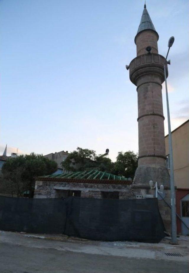 Ezine’de Seferşah Camii Restorasyon Çalışmaları Devam Ediyor