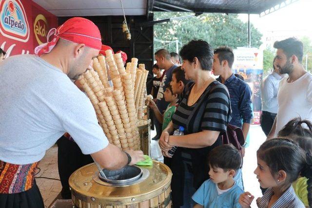 Gaziantep’te Maraş Dondurması Keyfi