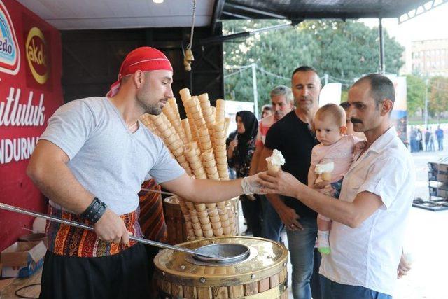 Gaziantep’te Maraş Dondurması Keyfi