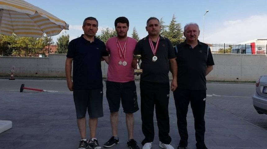 Turnuvadan Madalyalar İle D&ouml;nd&uuml;ler