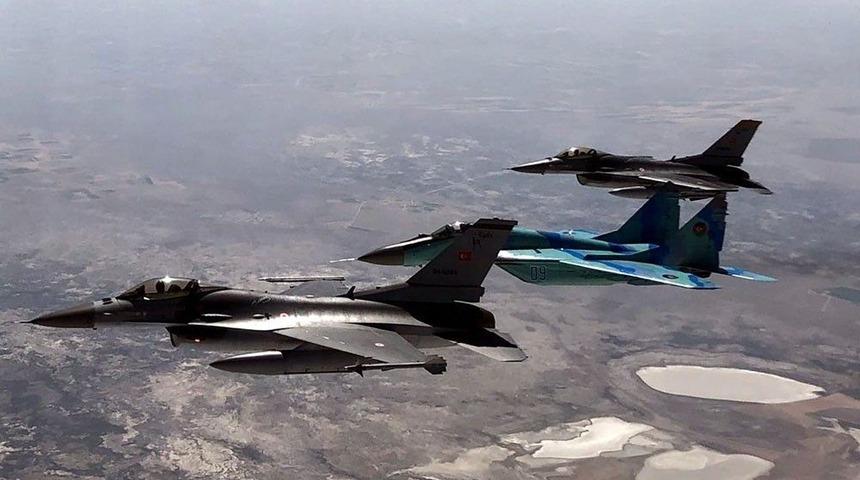 T&uuml;rk Ve Azeri Savaş U&ccedil;aklarından Ortak U&ccedil;uş