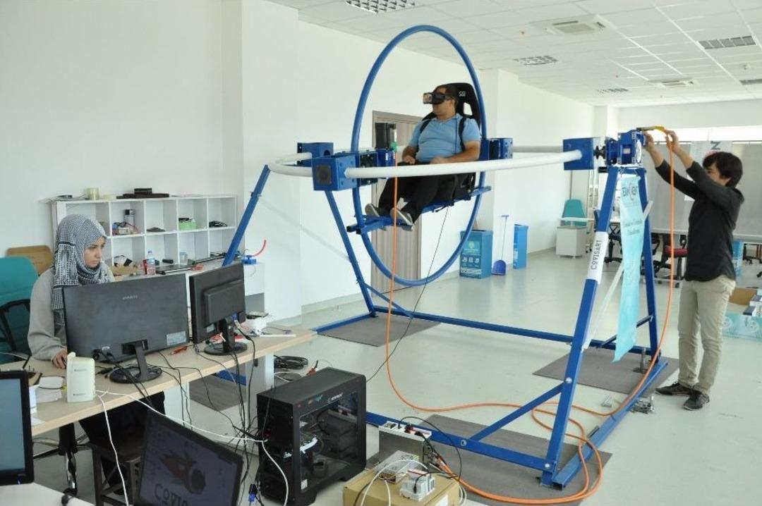 &Uuml;niversiteli Gen&ccedil;ler, T&uuml;rk Pilotlara Yerli Sim&uuml;lat&ouml;r Geliştirdi