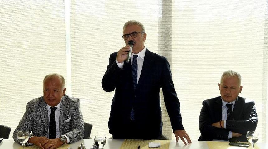 Vali Karaloğlu, İş İnsanlarıyla Bir Araya Geldi