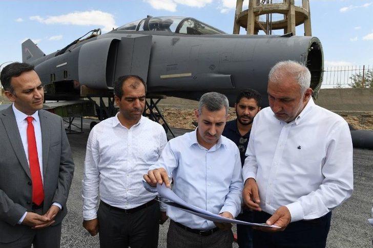 Eski Savaş Uçağı Tır Üzerinde Malatya’ya Getirildi G4