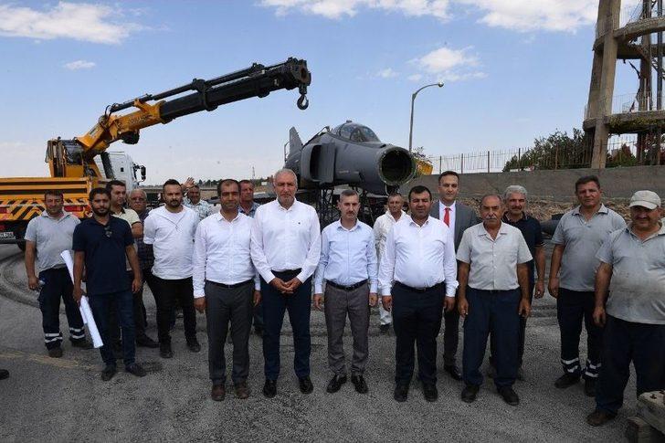 Eski Savaş Uçağı Tır Üzerinde Malatya’ya Getirildi G5