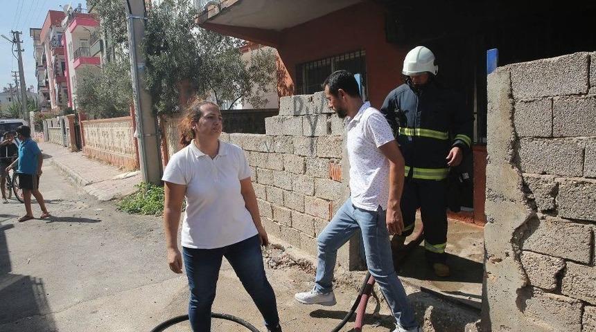 Evden Çok Yanan Çeyizlerine Üzüldü