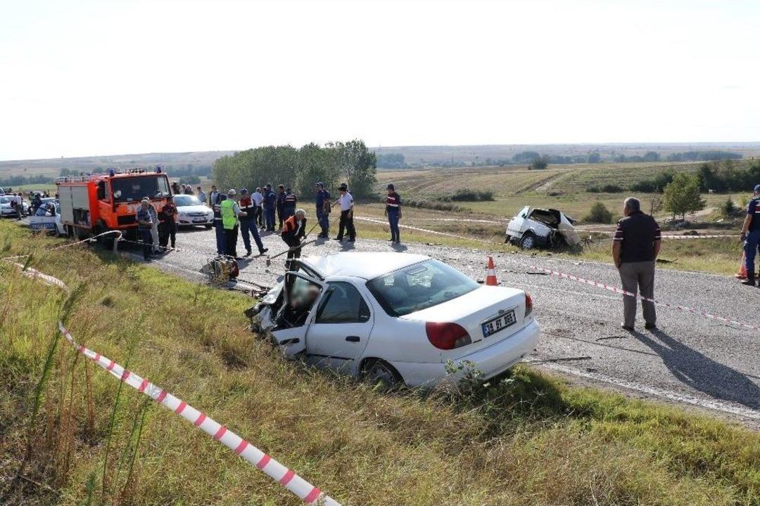 Kırklareli-edirne Yolunda Feci Kaza: 4 &Ouml;l&uuml;
