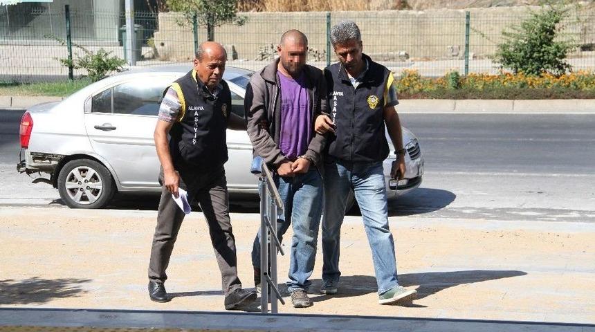 Alanya&rsquo;da Plaj Faresi Yakalandı