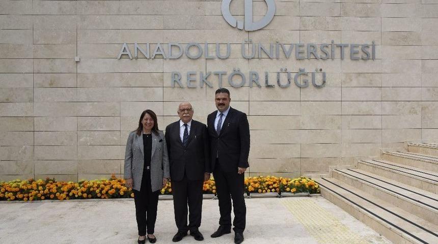 Milletvekillerinden Rekt&ouml;r &Ccedil;omaklı&rsquo;ya Ziyaret