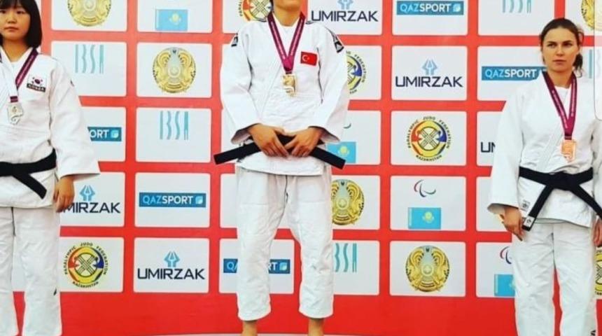 Altın Madalyanın Sahibi Zeynep Oldu