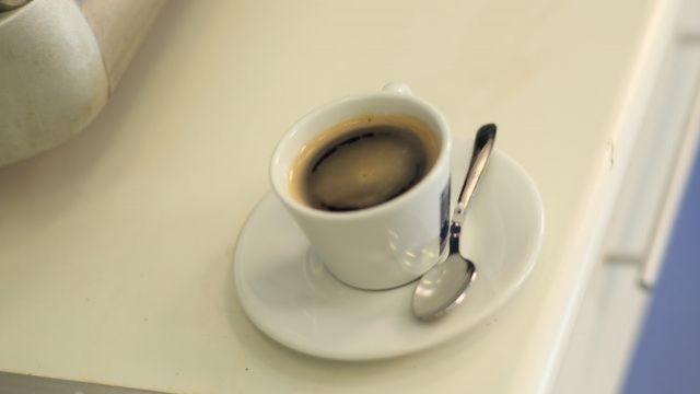 Cafe Americano nasıl bir kahvedir?