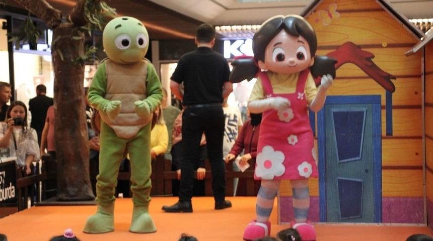 Niloya Miniklerle Buluştu