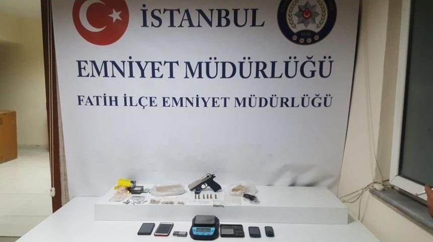 Fatih&rsquo;te T&uuml;rkmenistan Uyruklu Uyuşturucu Tacirleri Kıskıvrak Yakalandı