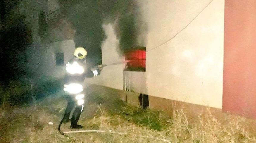 Bodrum Katta Yangın &Ccedil;ıktı, Ekipler S&ouml;nd&uuml;rd&uuml;