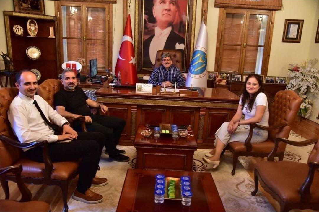 Başkan Can, Konuklarını Ağırlamaya S&uuml;rd&uuml;r&uuml;yor