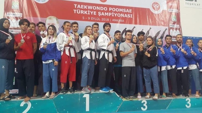 Tekvando Şampiyonasında Tepebaşı Farkı