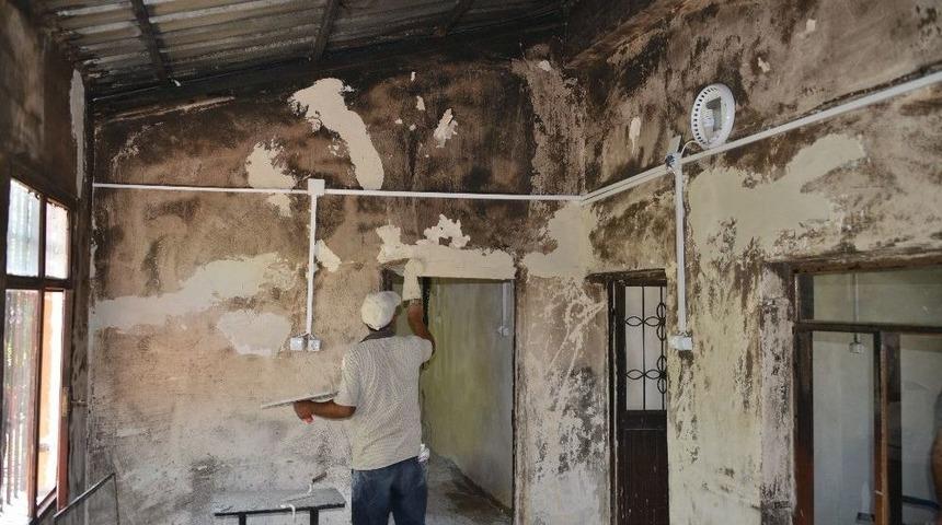 Akdeniz Belediyesi&rsquo;nden Evi Yanan Aileye Yardım