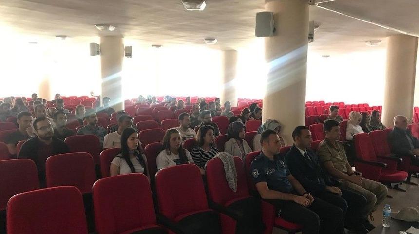 Kangal’da Öğretmenlere Trafik Eğitimi Verildi