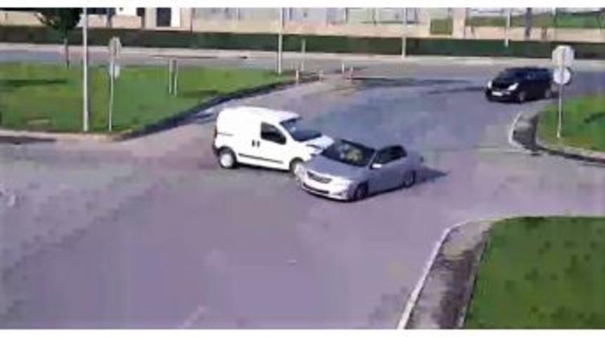 Eskişehir’de Meydana Gelen Kaza Mobese Kameralarına Yansıdı