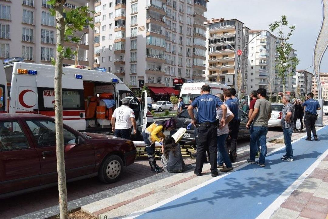 Malatya&rsquo;da Bı&ccedil;aklı Kavga: 2 Yaralı