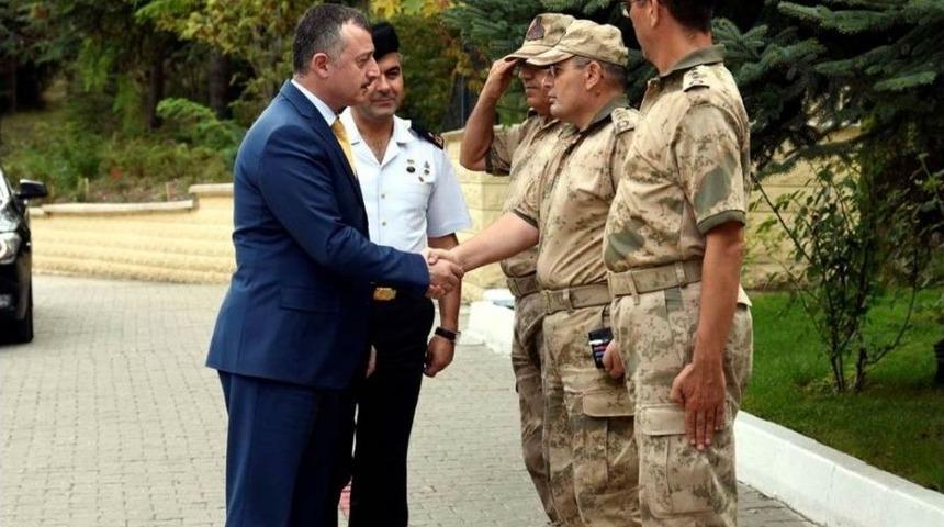 Vali B&uuml;y&uuml;kakın Tuğgeneral Bulut İle Bir Araya Geldi