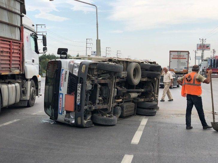 Otomobil İle Kamyonet Çarpıştı: 2 Yaralı G4