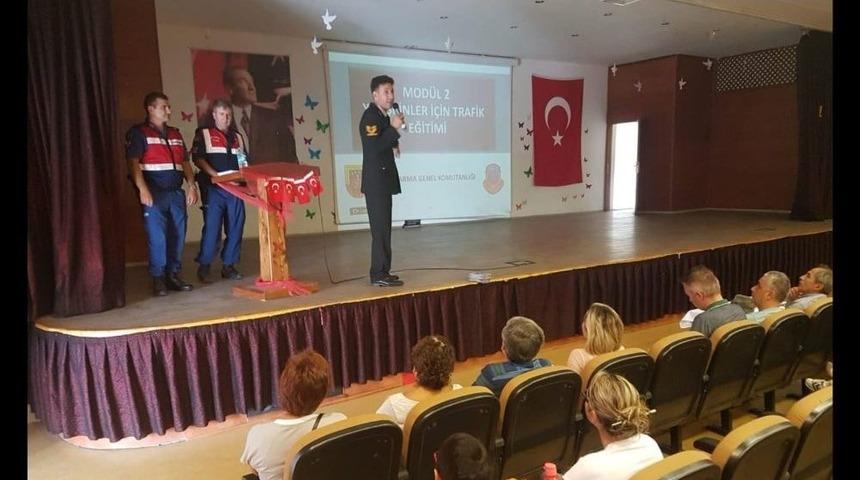 Jandarma Bin 128 &Ouml;ğretmene Trafik Eğitim Semineri Verdi