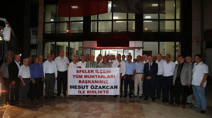 Muhtarlardan Başkan Özakcan’a Destek