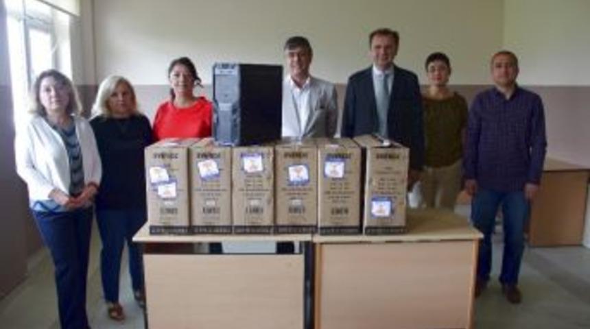 Eski Mezunlar Okullarına Sahip Çıkıyor