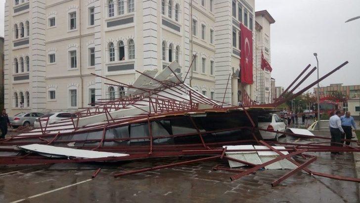 Adıyaman’da Şiddetli Fırtına Çatıları Uçurdu G3