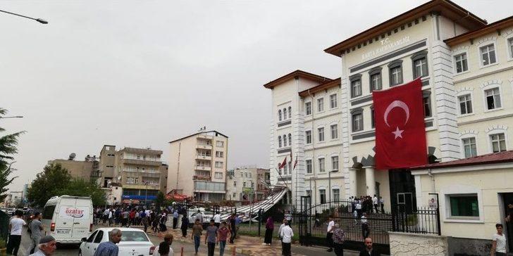 Adıyaman’da Şiddetli Fırtına Çatıları Uçurdu G5