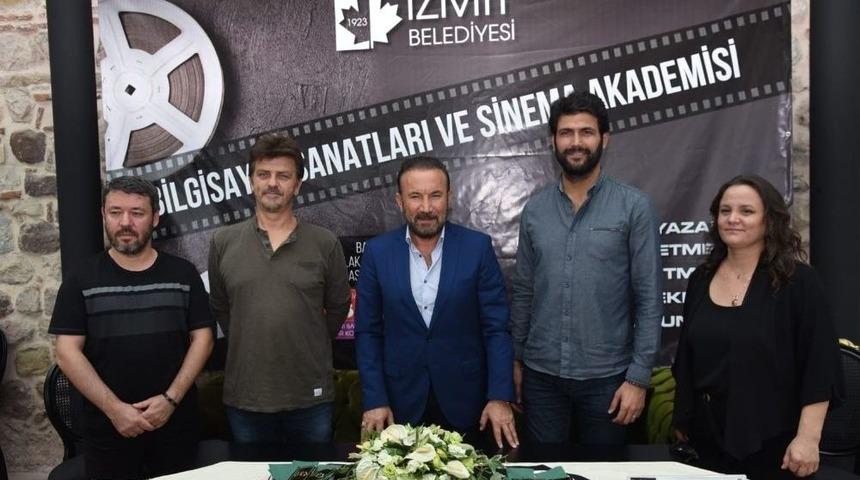 Sinema At&ouml;lyesi &Ouml;ğrencilerini Bekliyor