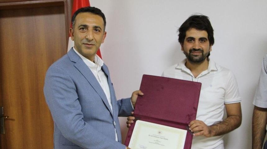 F&uuml;&rsquo;de &lsquo;en İyi Tez &Ouml;d&uuml;l&rsquo; T&ouml;reni