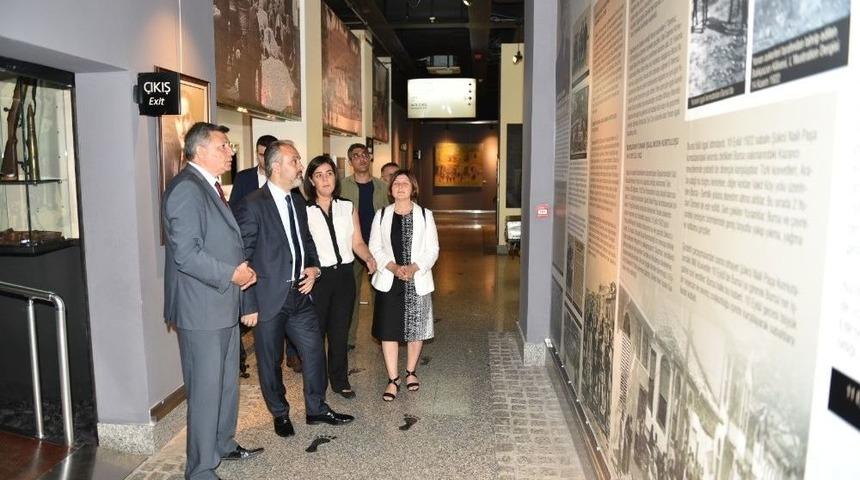 Milli M&uuml;cadelenin İki Kahramanı