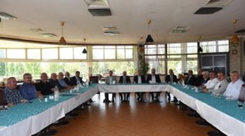 Başkan G&uuml;l, Mahalle Muhtarlarıyla Biraraya Geldi