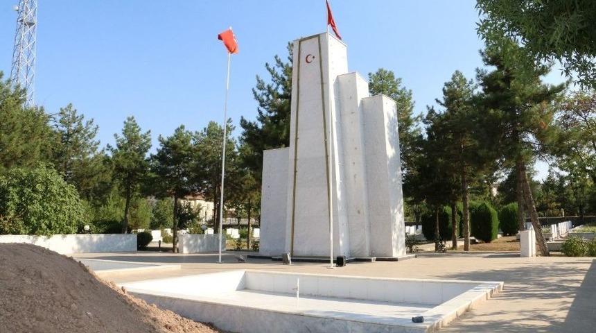 Kara Şehitliği&rsquo;nde Peyzaj &Ccedil;alışmaları Başladı